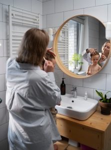 Шкафы с зеркалом для ванной: преимущества и выбор, которые сделают ваш интерьер уникальным.